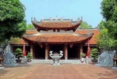 Thần đạo Việt thờ các vị Vua sáng, các bậc Danh nhân, các Anh hùng, Liệt sĩ. Đây là cội nguồn sức mạnh Dân tộc