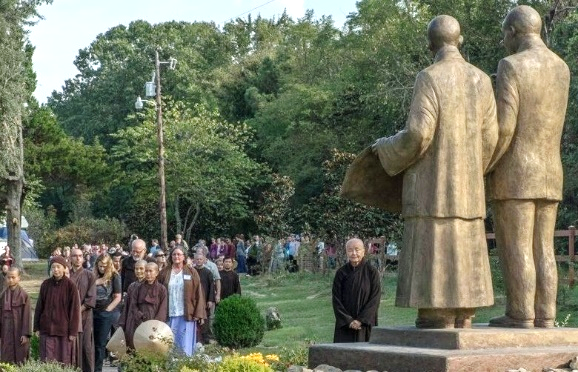 Thế giới tôn vinh các Cá nhân và  Quốc gia đã “Góp  phần xứng đáng” cho các giá trị của “Cách mạng Thế giới”, tức Cách mạng Mỹ 1776 và Cách mạng Pháp 1791