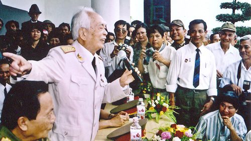Năm 1991, Đại tướng Võ Nguyên Giáp viết: “Đáp ứng nhu cầu xã hội, và thị trường là tiêu chuẩn đánh giá tính Hiệu quả và Giá trị của hoạt động khoa học”